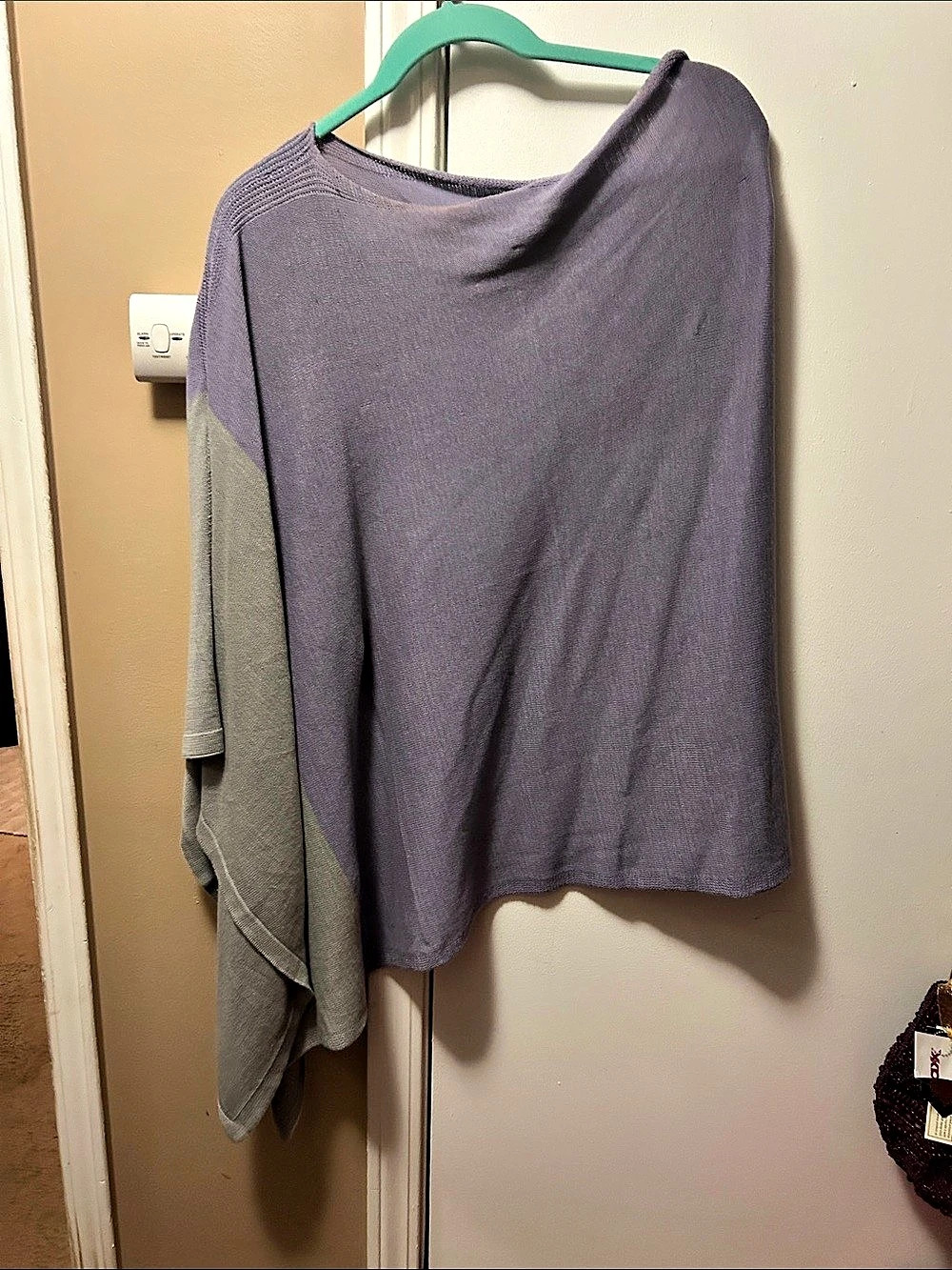 Color Block poncho Top - Picture 3 of 6